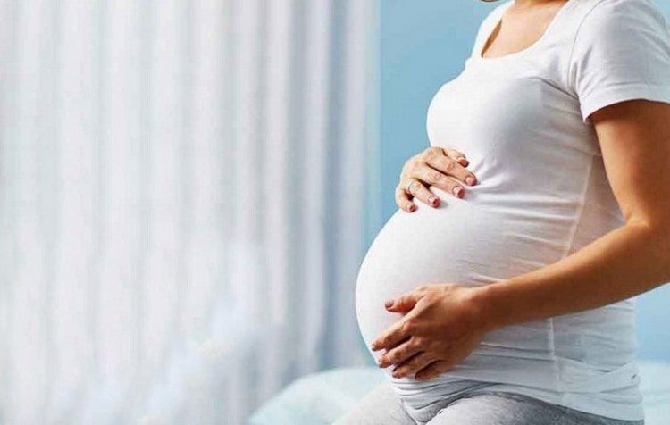 Rubella có thể ảnh hưởng đến bào thai trong bụng mẹ.