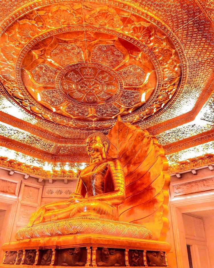 Pho tượng Phật Thích Ca bằng đồng dát vàng lớn nhất châu Á